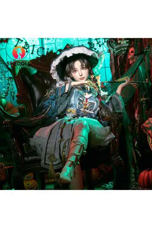 SHEDOLL 江小棠（コウ・ショウタン） 160cm | Cカップ ゴシック魔女 · 血痕ドレス+包帯仕様 · 可動関節 | ハロウィン夜の禁断ドール